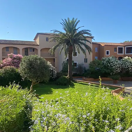 2 Bedrooms, 15 Min Walk To Beach, Ac, Pool & Fiber Internet In A Quiet, Private Gated Domain 5kms To St Tropez Apartment Cogolin
