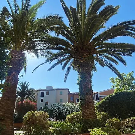 2 Bedrooms, 15 Min Walk To Beach, Ac, Pool & Fiber Internet In A Quiet, Private Gated Domain 5kms To St Tropez Apartment *